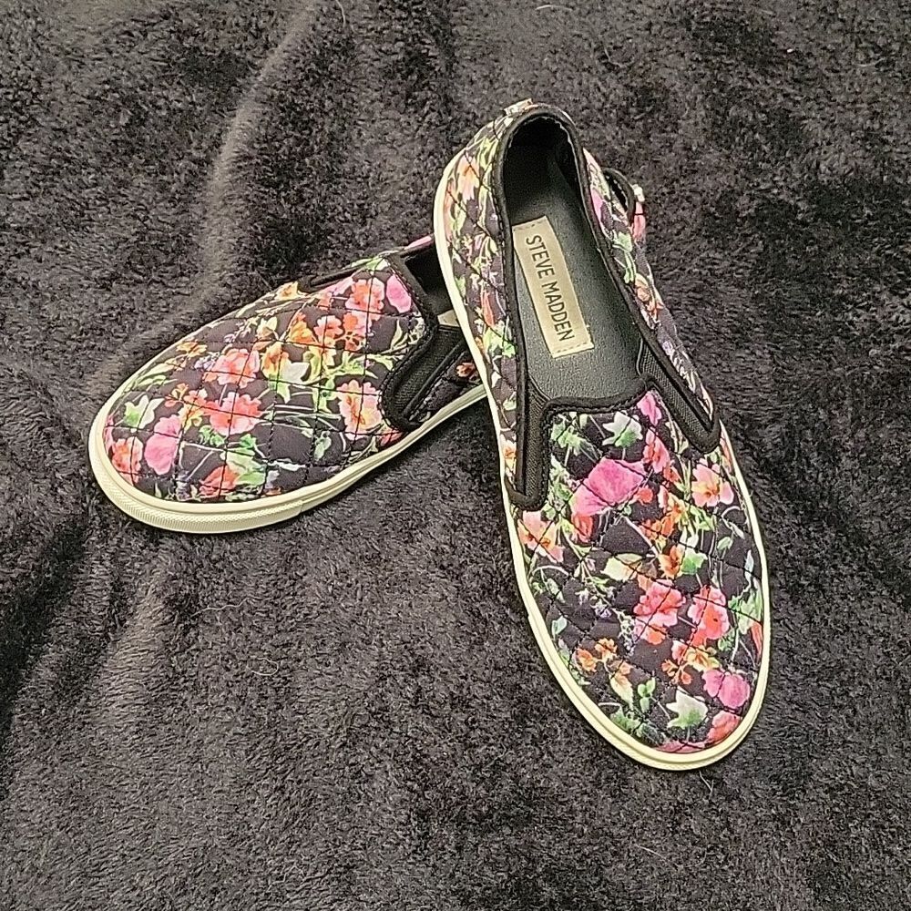 Steve Madden sneakers. Floral pattern Size 6.5